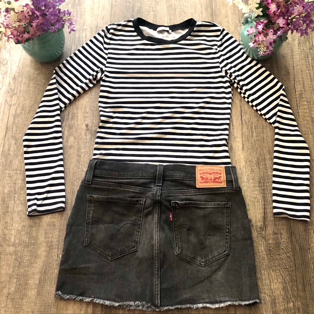 Levi’s Ash Gray Denim Mini Skirt